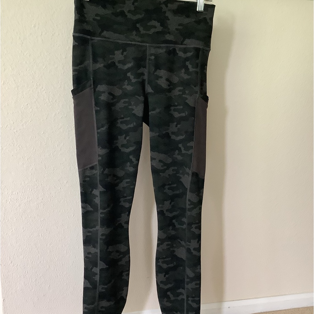 Fabletics PowerHold Leggings High Rise 7/8 Length Pockets Camo Green Gray S
